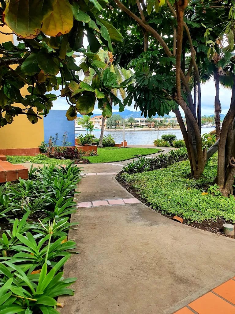 Apartamento en Venta Lechería con vista a los canales navegables - Conjunto Residencial Punta Marina