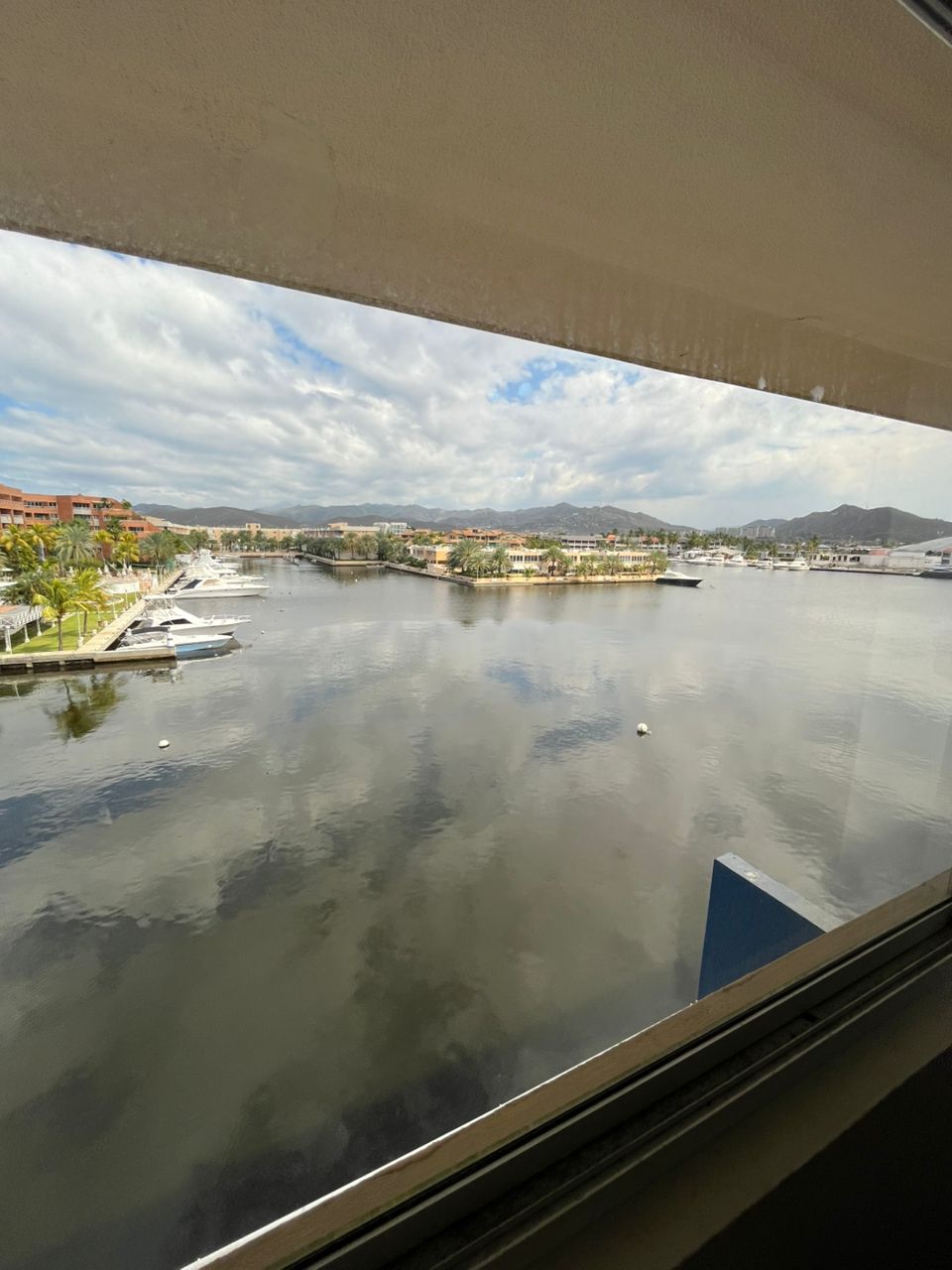 Apartamento en Venta Lechería con vista a los canales navegables - Conjunto Residencial Punta Marina