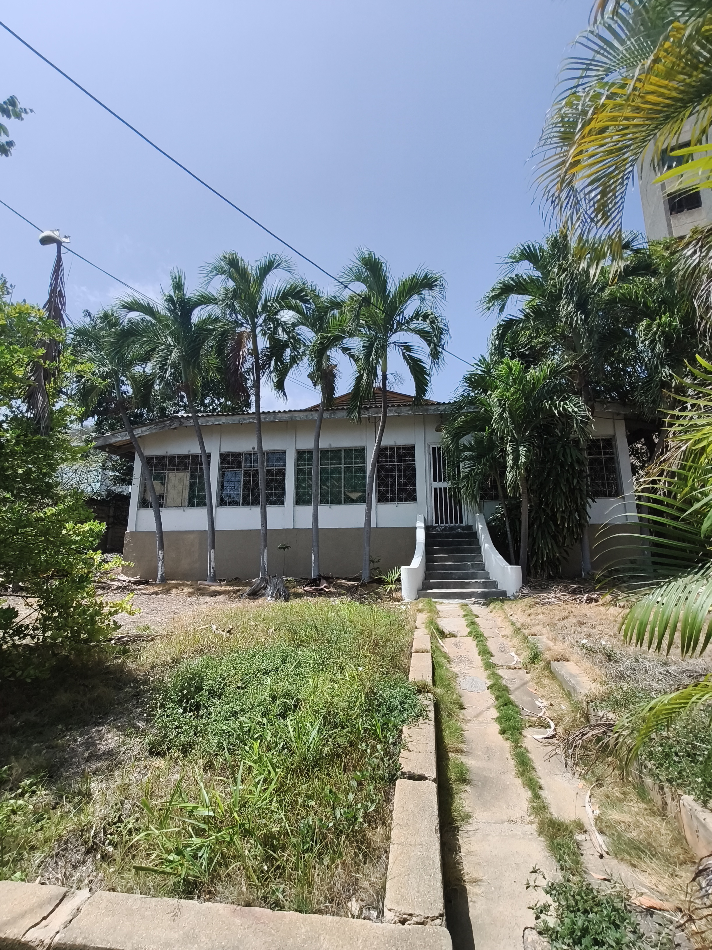 Terreno en Venta con Casa Antigua Sector Las Garzas