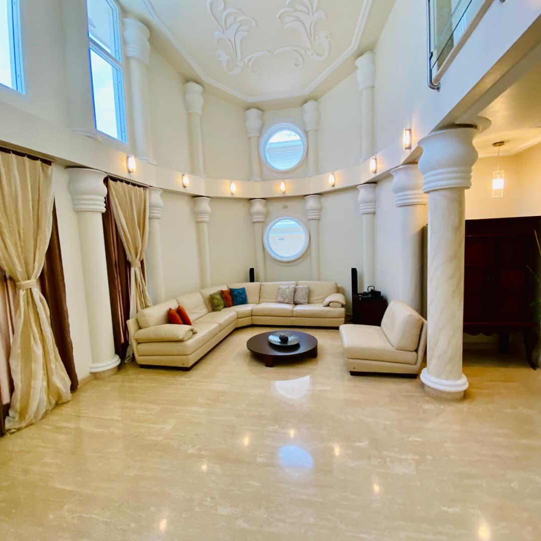 Casa en Alquiler -  Urbanización Las Villas Lechería