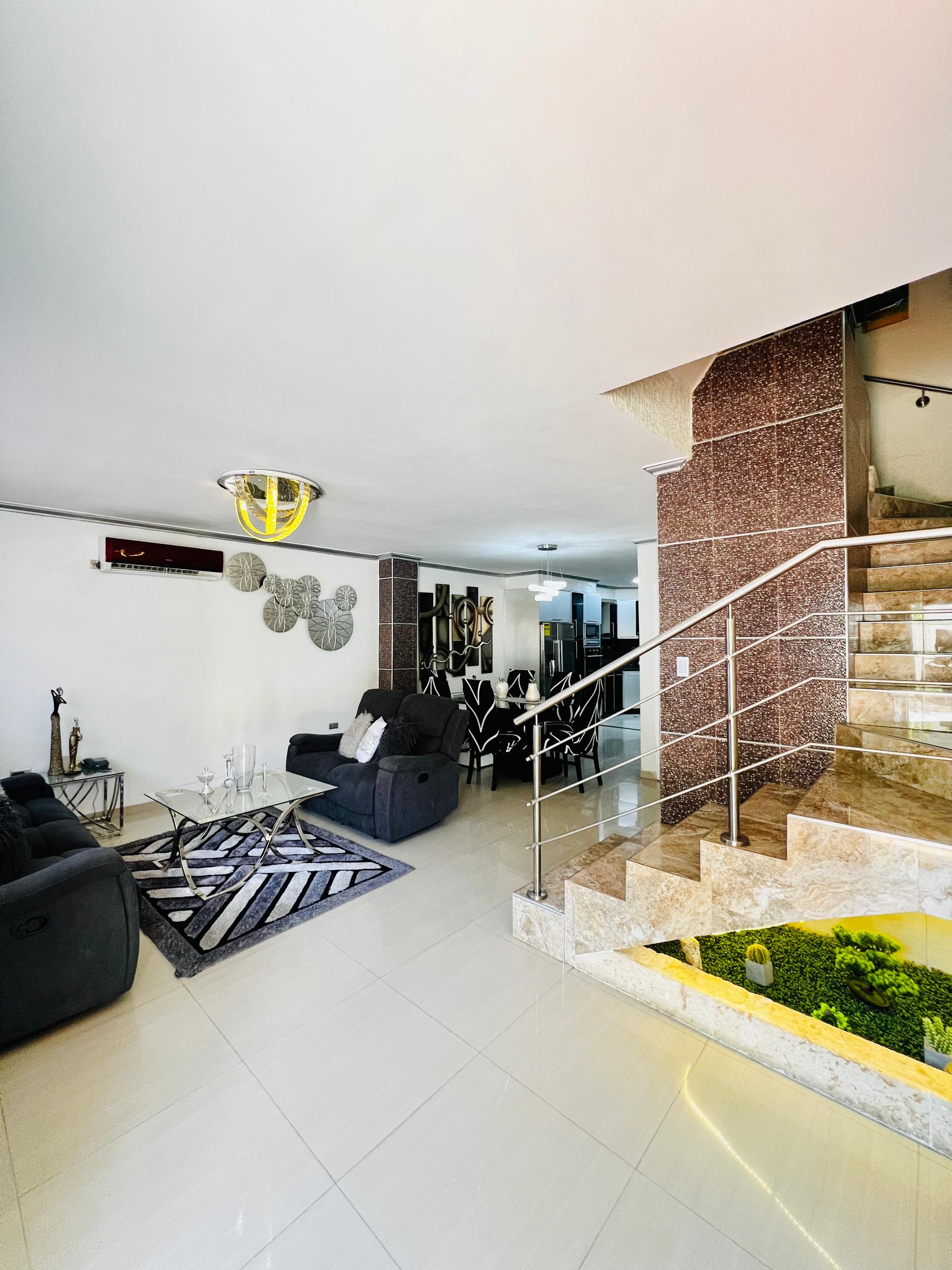 Townhouse en Venta Av. Centurión Nueva Barcelona