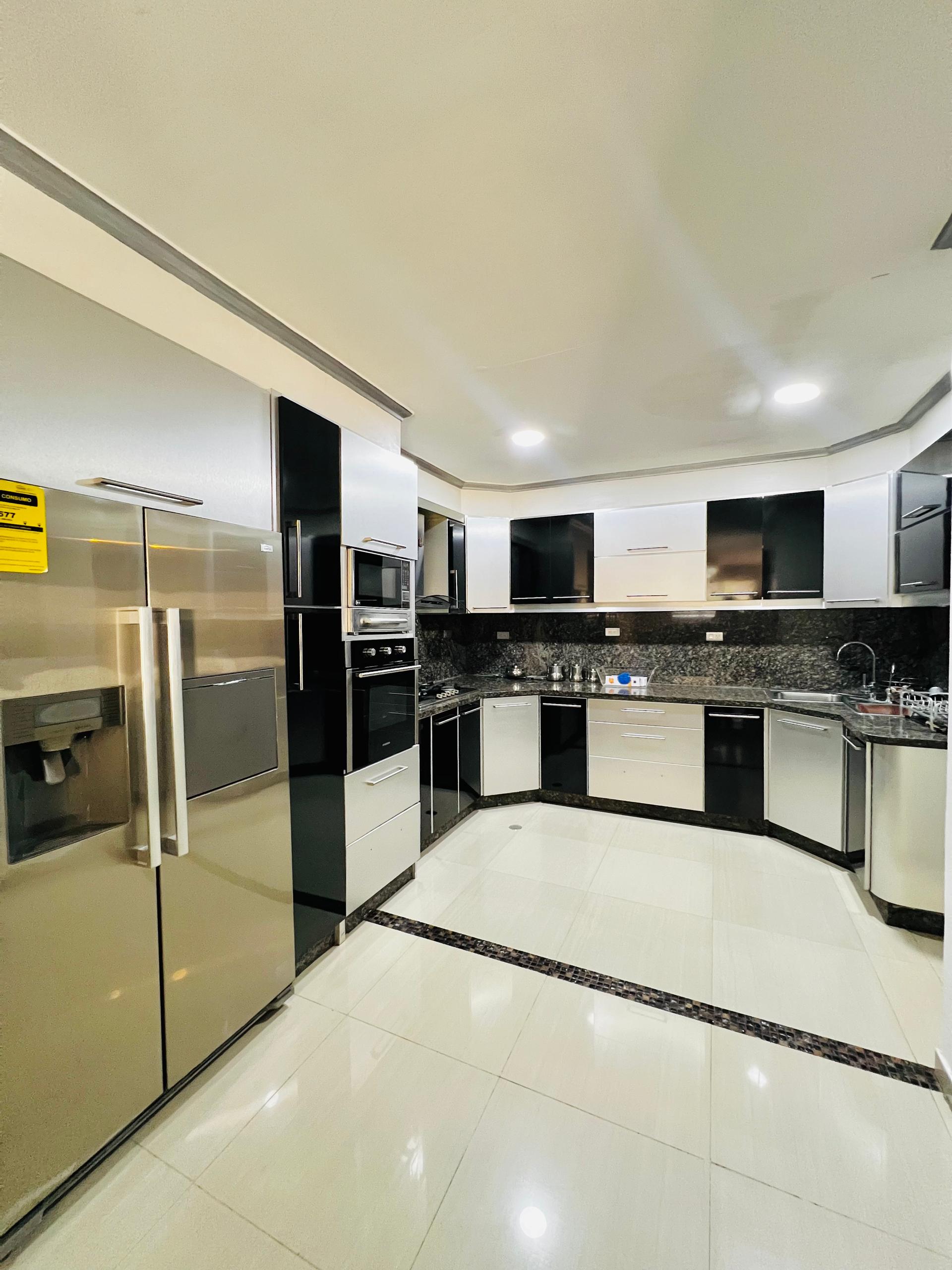 Townhouse en Venta Av. Centurión Nueva Barcelona