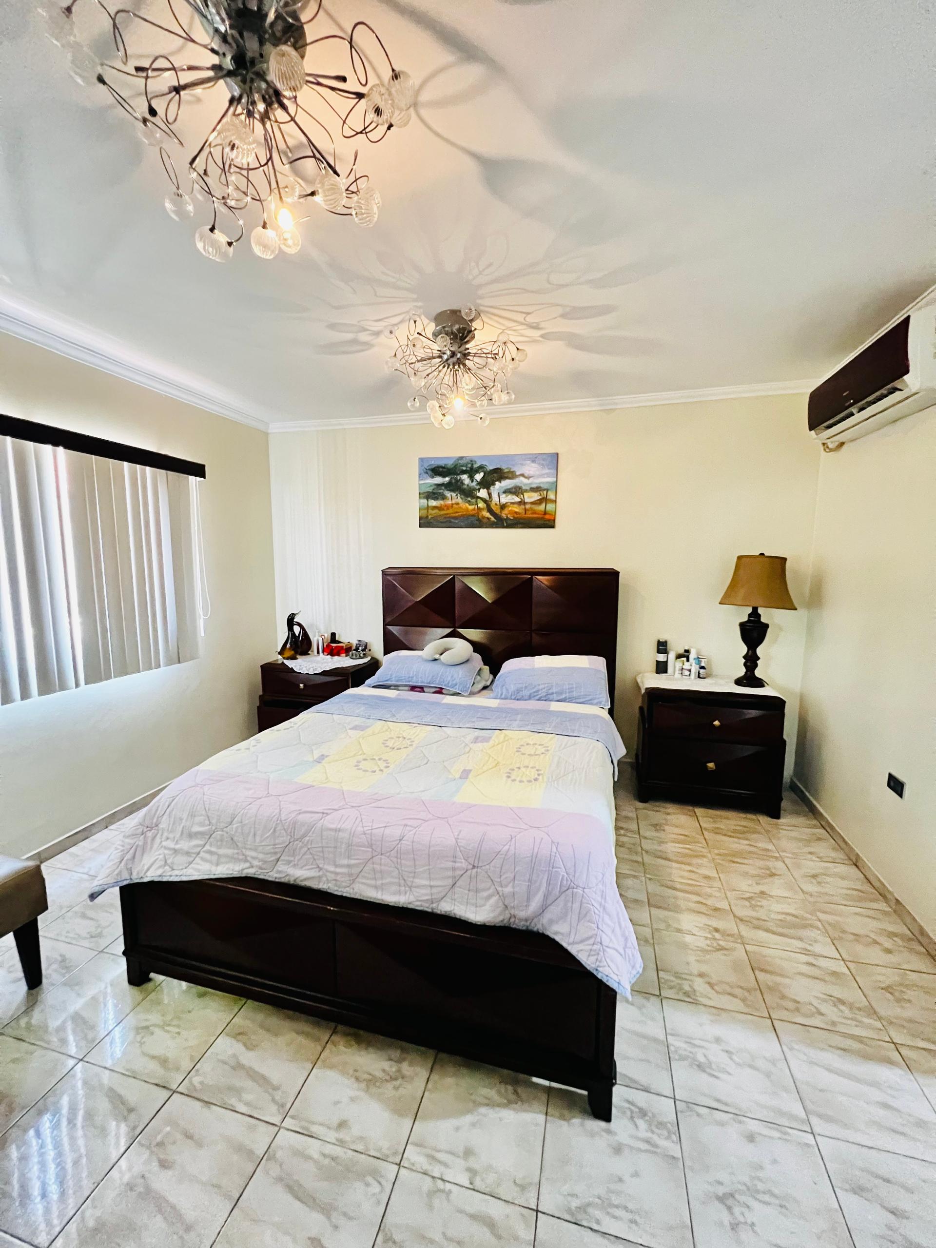 Townhouse en Venta Av. Centurión Nueva Barcelona