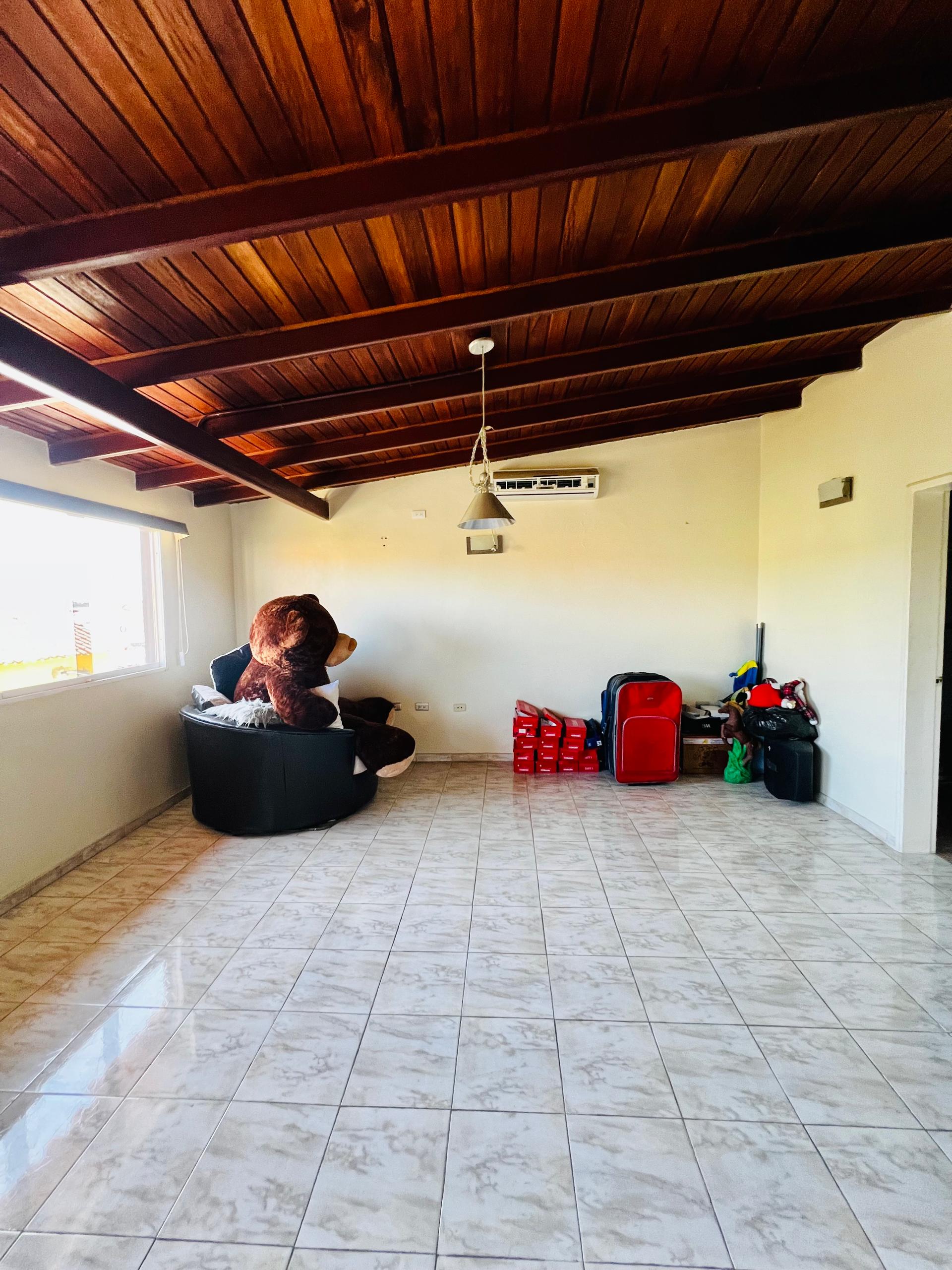 Townhouse en Venta Av. Centurión Nueva Barcelona