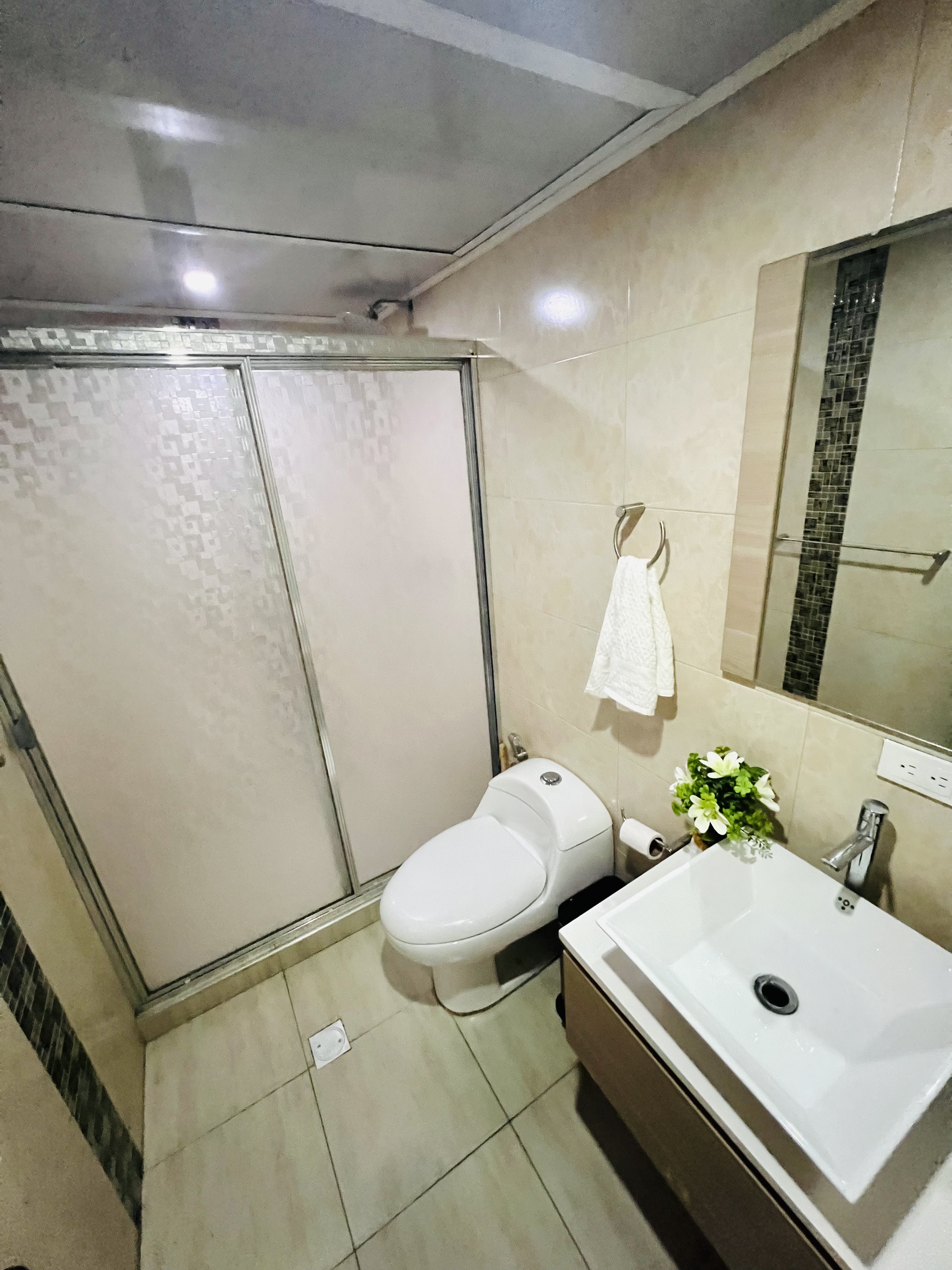 Townhouse en Venta  Av. Centurión Nueva Barcelona Resd. Villas de Lourdes