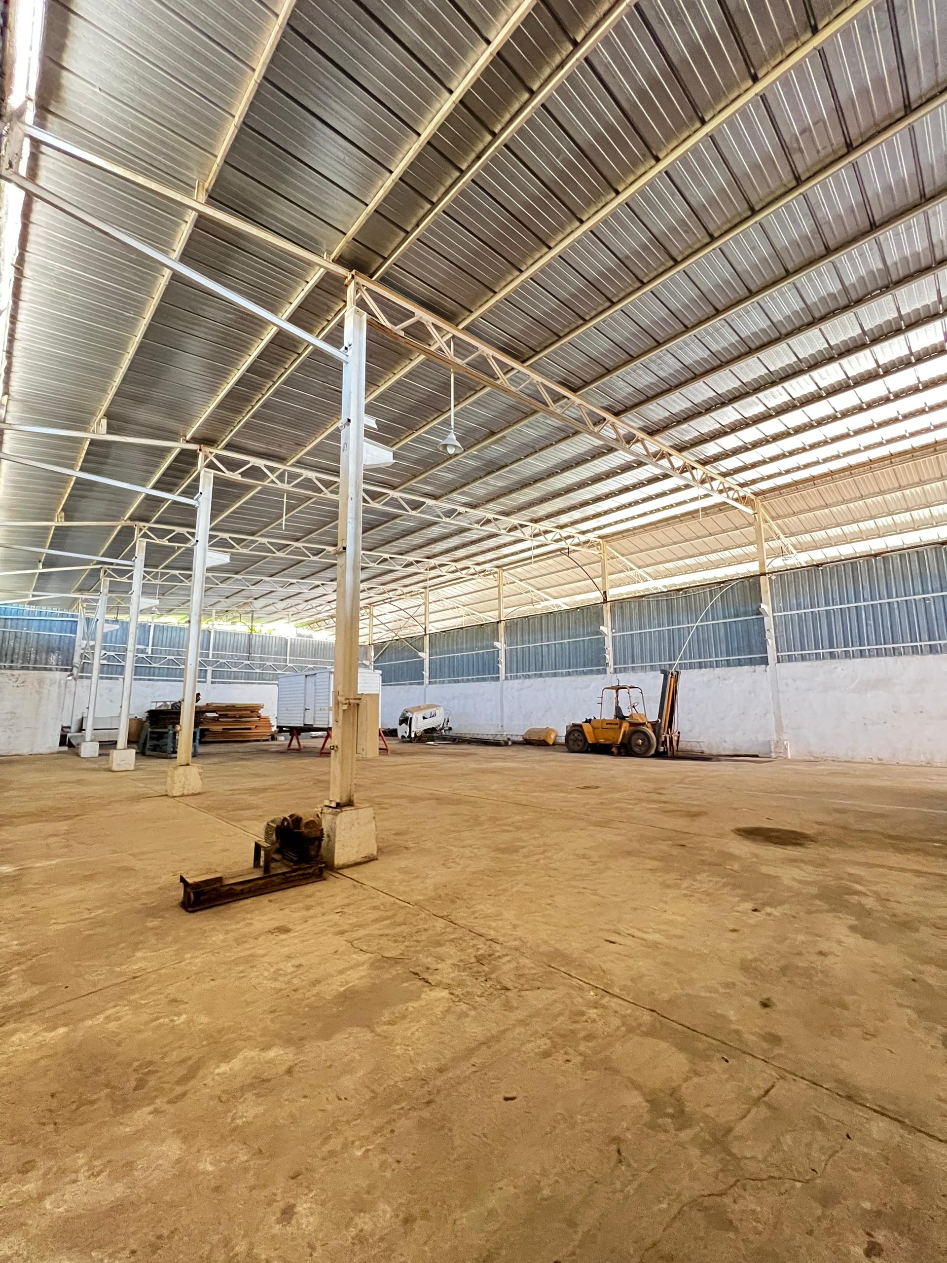 Galpón Industrial en Venta  Barcelona Zona Industrial.