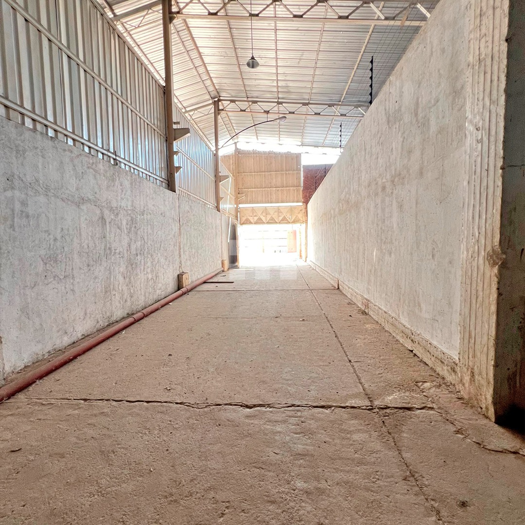 Galpón Industrial en Venta  Barcelona Zona Industrial.