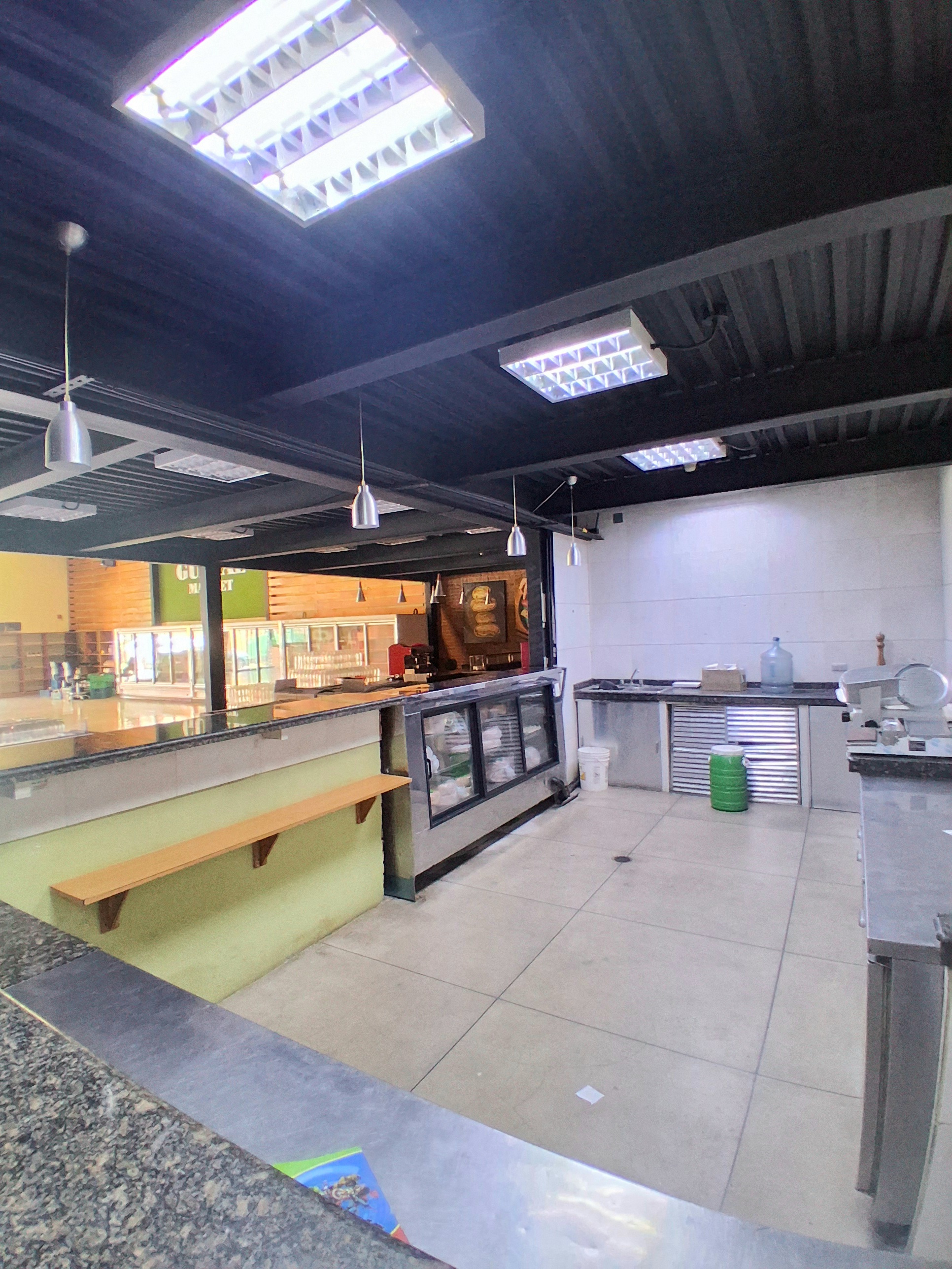 Local Comercial en Venta Av. Principal de Lechería