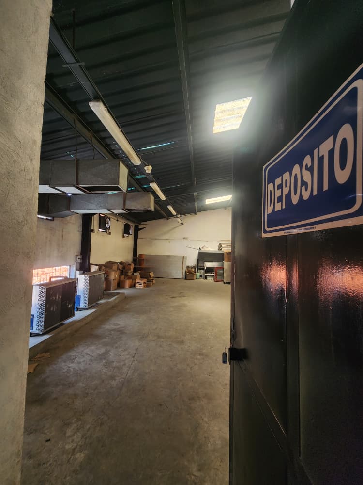 Local Comercial en Venta Av. Principal de Lechería