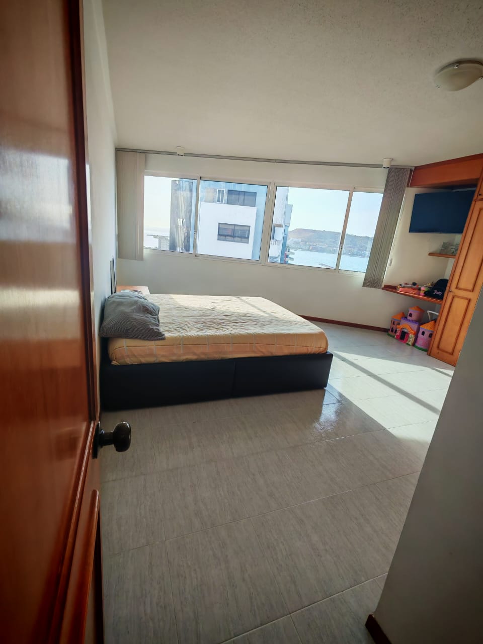 Apartamento con vista al mar y salida a la playa Resd. Alborada Lechería